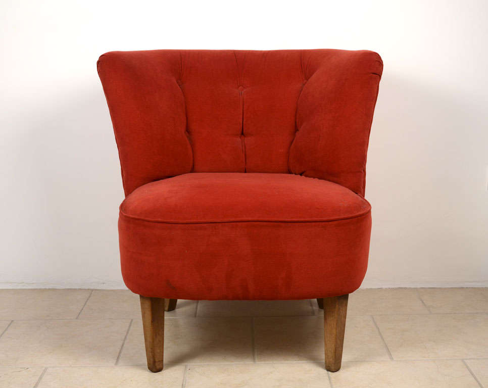 France  mid 20th Century
tufted, curved back flowing into a very comfortable seat.
straight legs in a walnut color