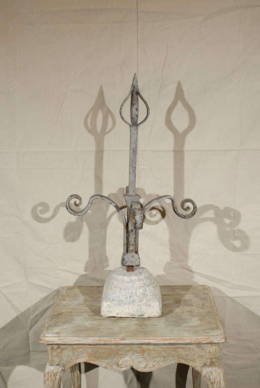 French 19th Century Large Size Forged Iron Finial in Granite Base For Sale 2