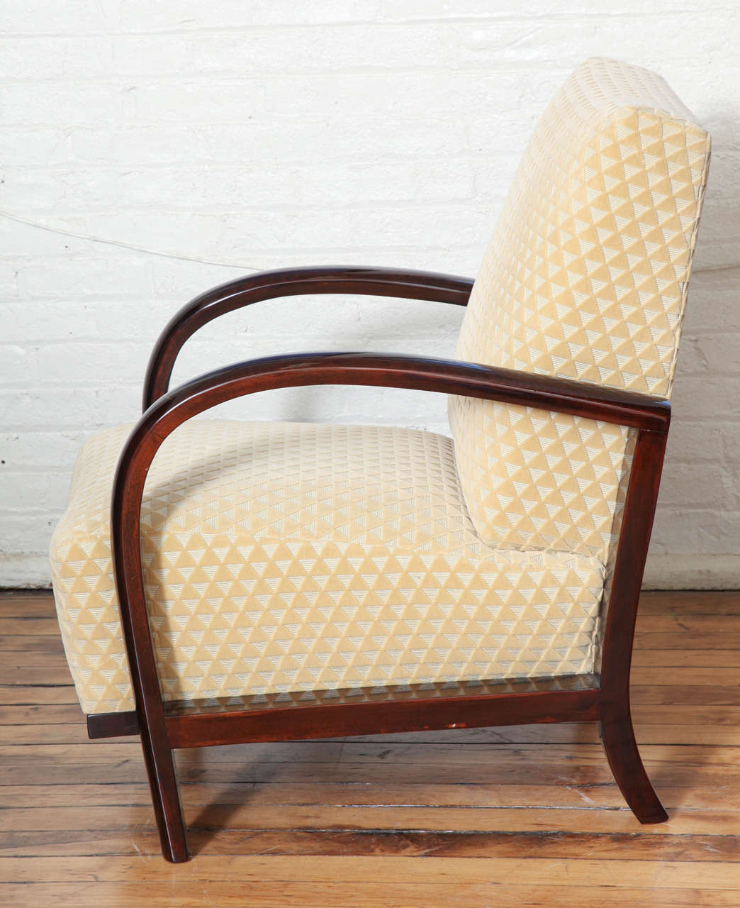 Elegant Pair of Art Deco Armchairs In Excellent Condition In New York, NY