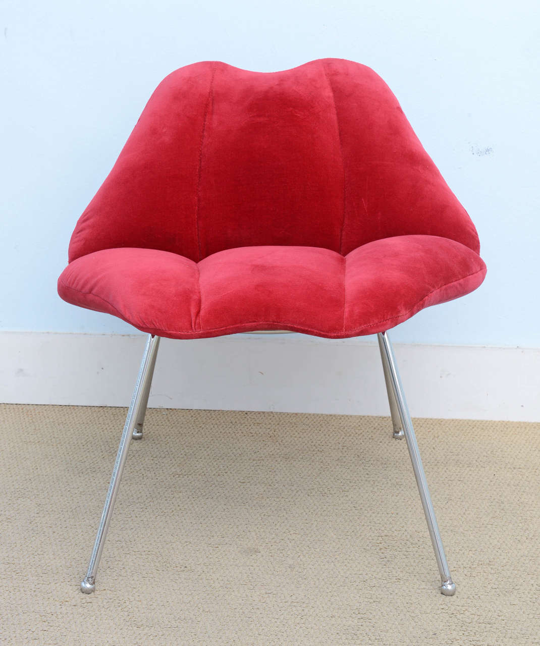 Beautiful pair of modern pop lip chairs, these will be great for a modern fun, or eclectic interior. Do not know the designer or country of origin, however they are quite amazing.