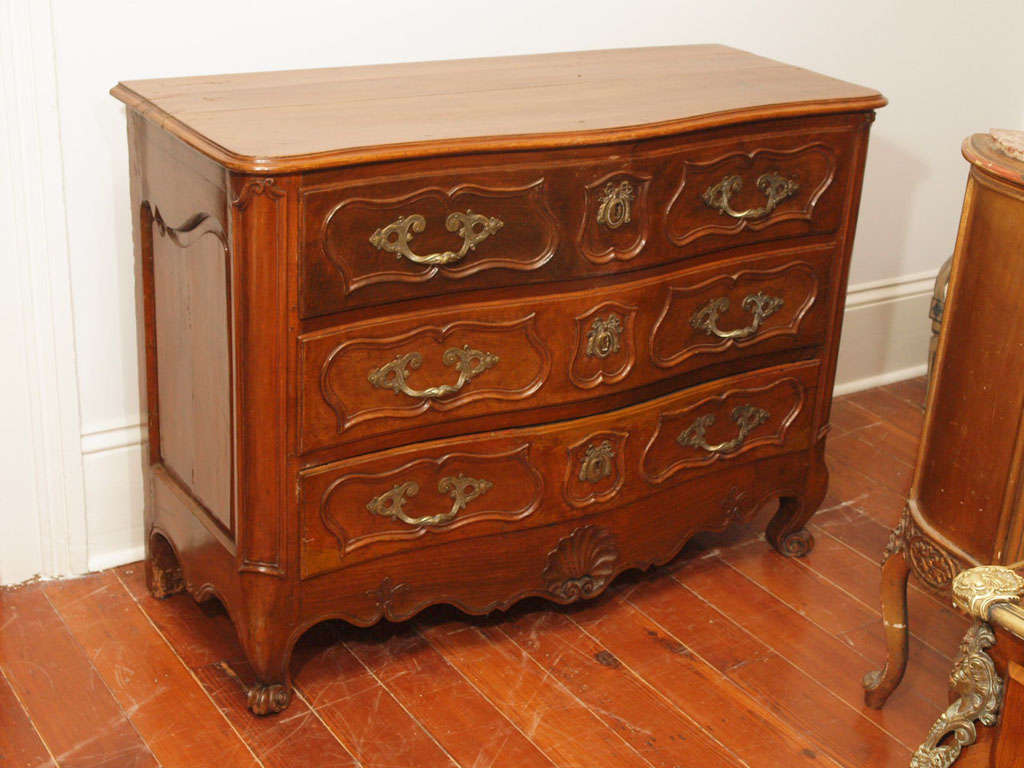 Shallow depth 18c. commode