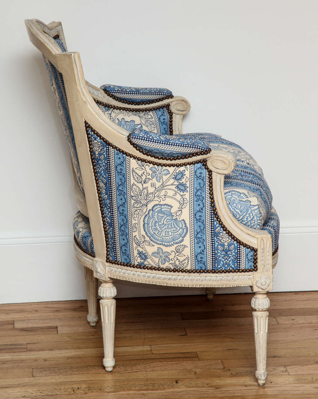 French Louis XVI Grey-Painted Bergere For Sale