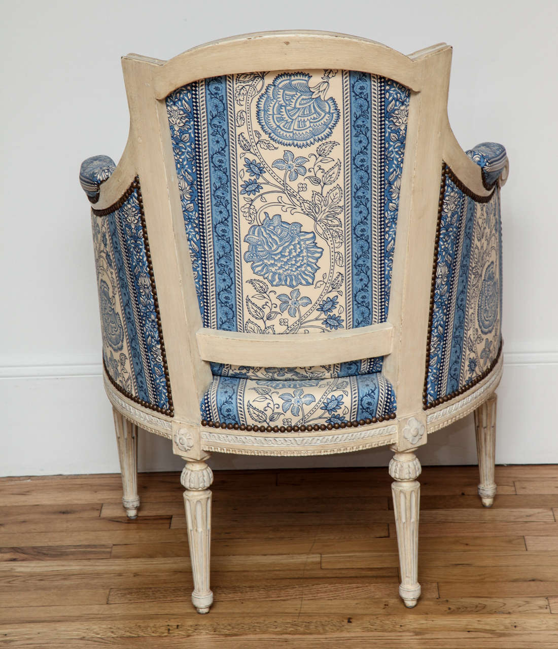 19th Century Louis XVI Grey-Painted Bergere For Sale