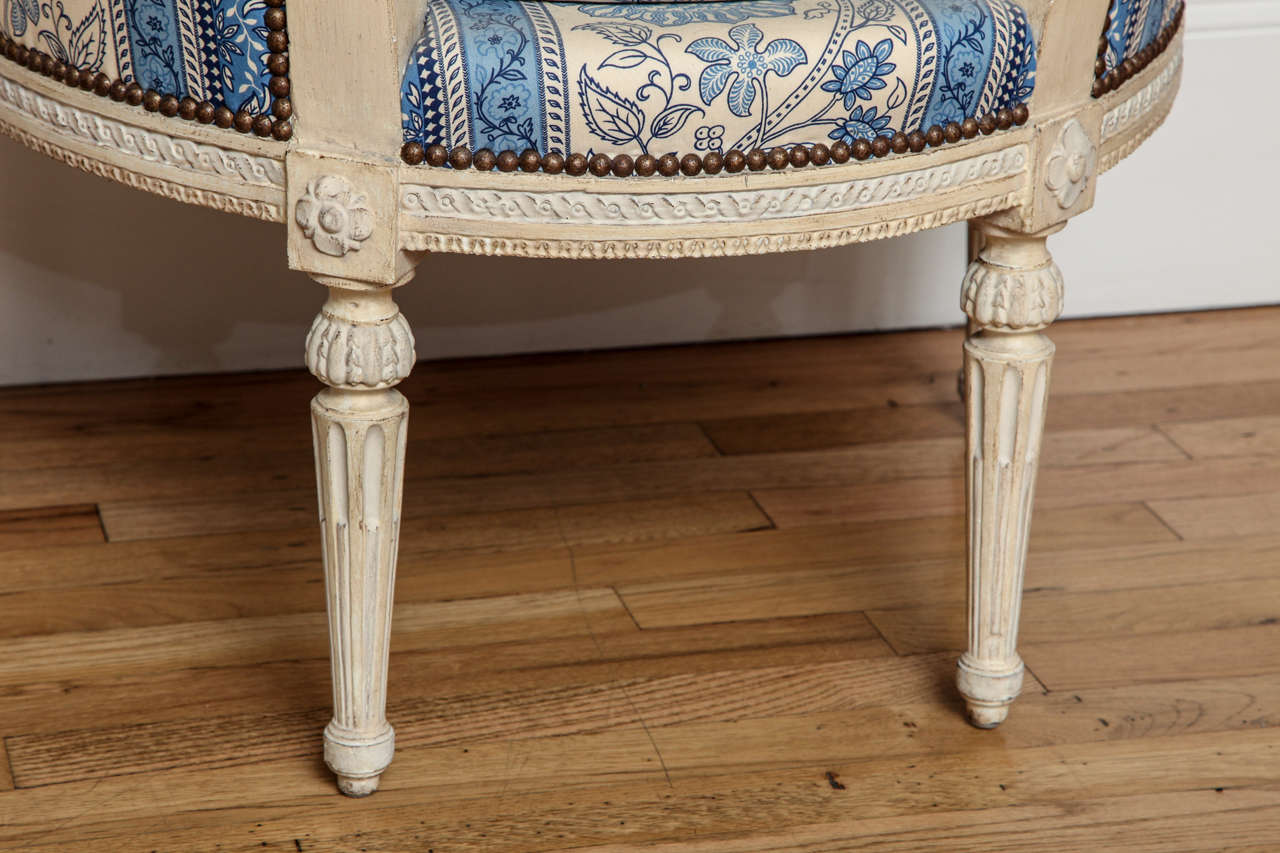 Cotton Louis XVI Grey-Painted Bergere For Sale