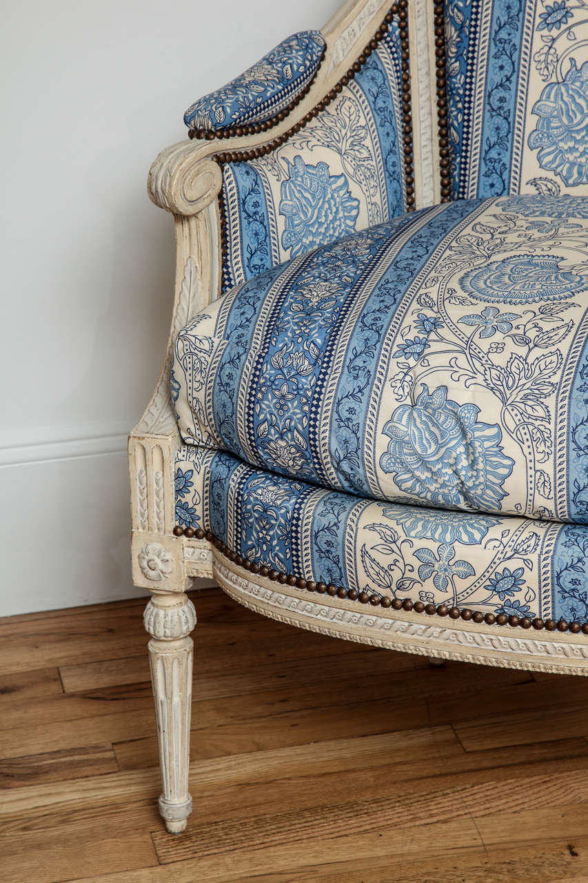 Louis XVI Grey-Painted Bergere For Sale 3