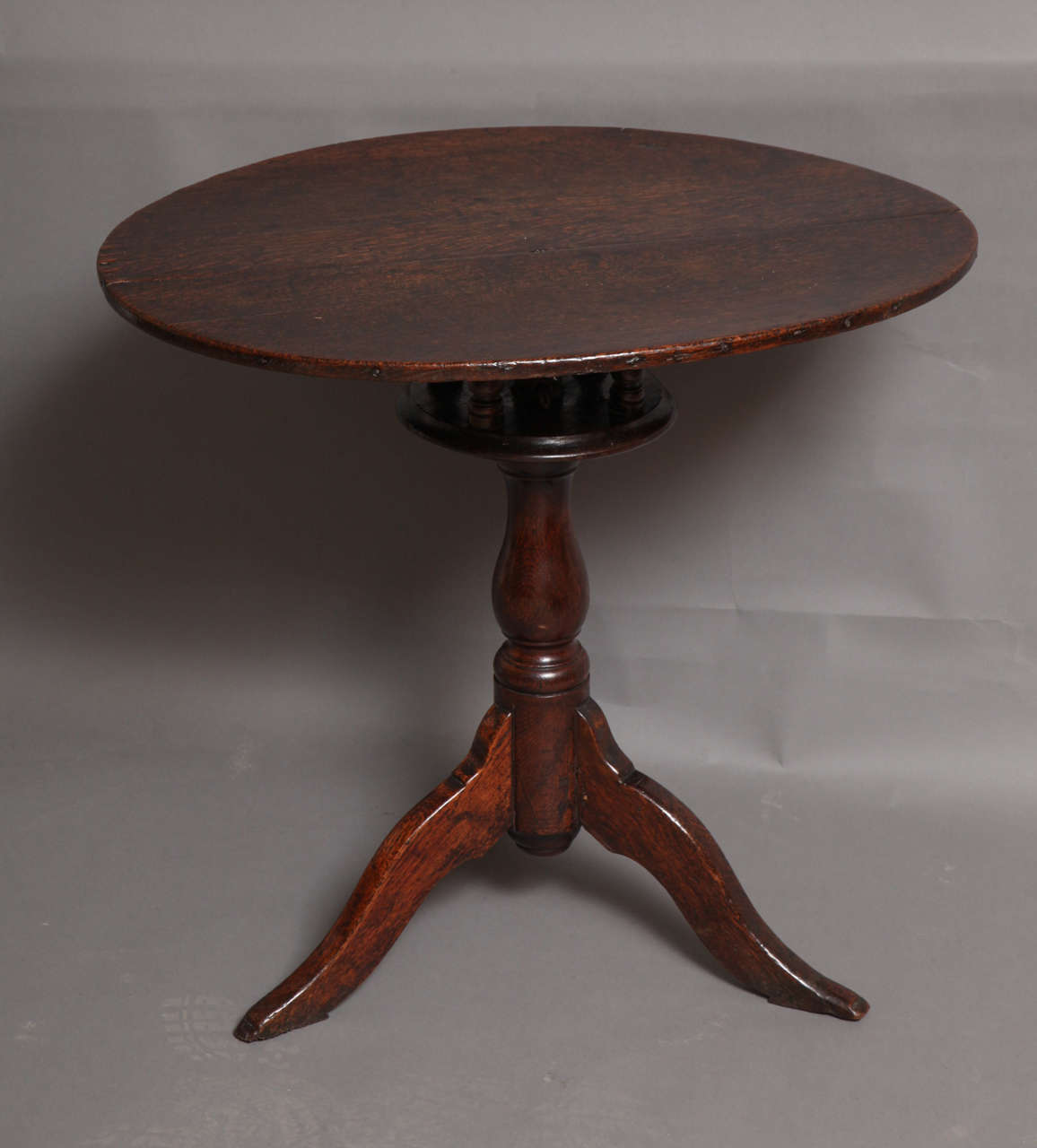 Oak Rare Early 18th Century Welsh Oval Bird Cage Tilt Top Table For Sale