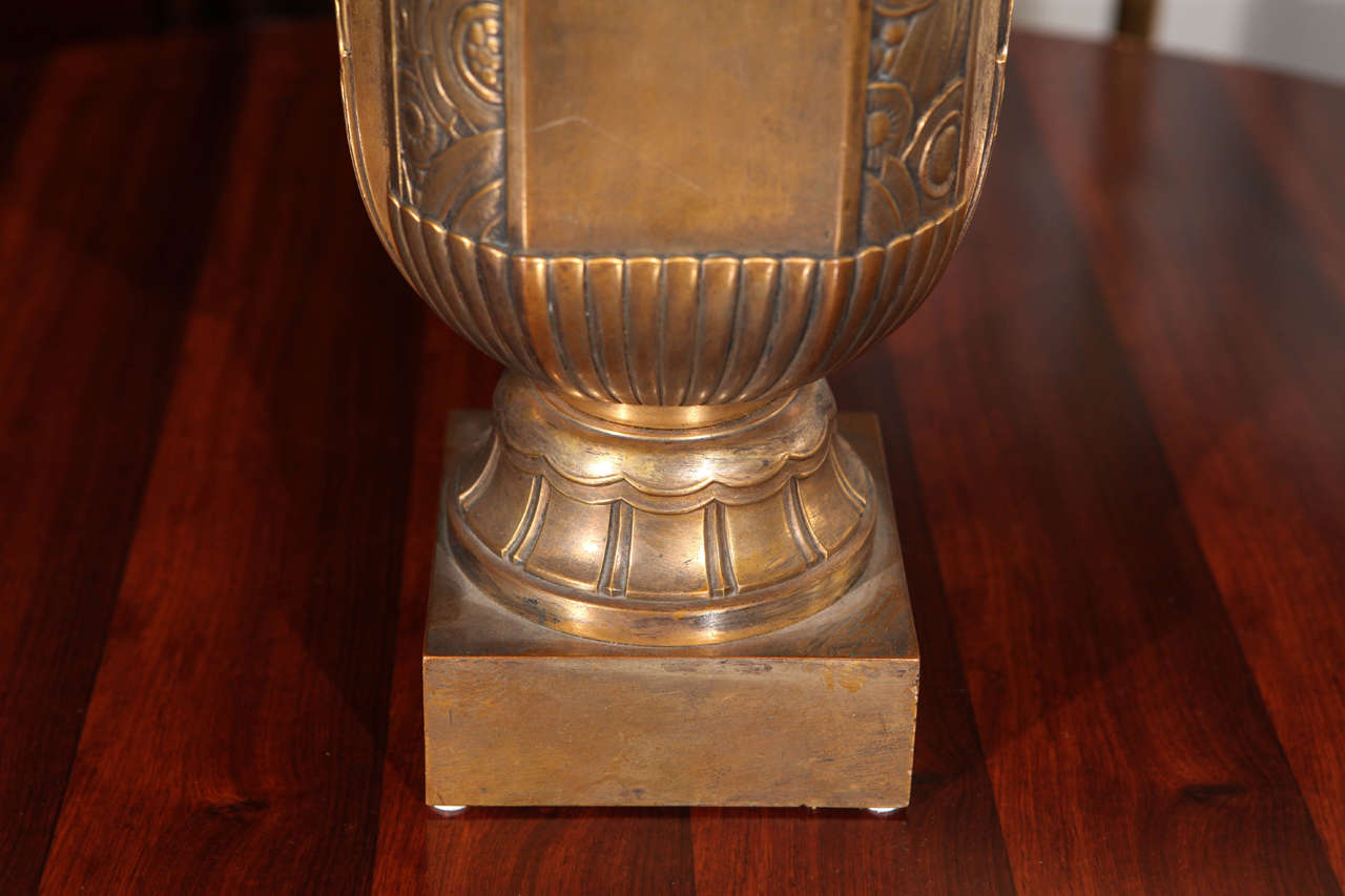 Pair of Brass Decorative Urns In Excellent Condition In Los Angeles, CA