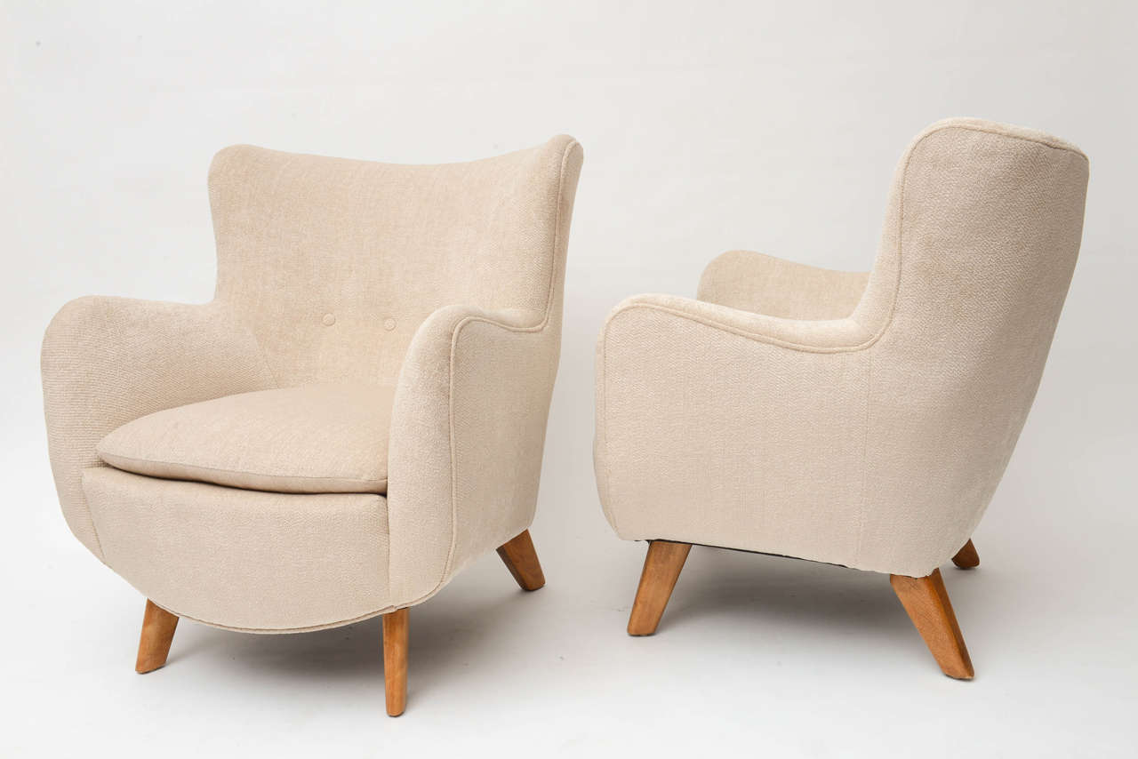 George Nelson lounge chairs model 4688 were originally introduced in 1946.
By Herman Miller. Beautiful biomorphic design and comfort are the hallmarks of these chairs.