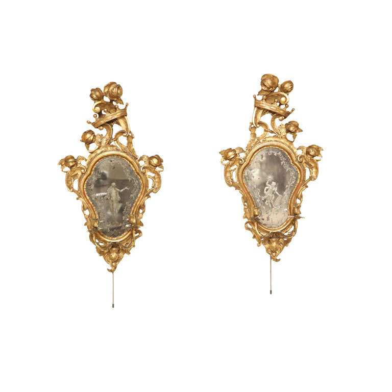 Set of Two Italian 19th Century Carves wood and Gilt Sconces