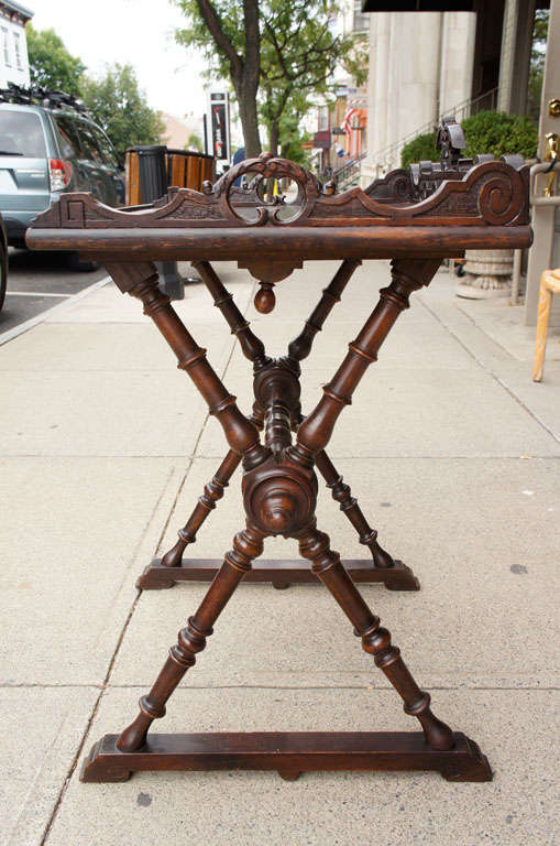 Table à plateau en noyer antique Bon état - En vente à Hudson, NY