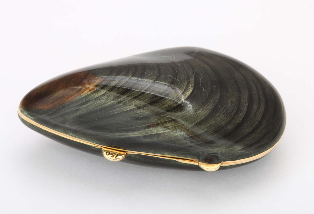 A stunning solid 18k gold, hand painted enamel pill box in the form of a mussel shell.  This is the most beautifully hand painted piece in this nautical theme we have handled.  It is amazingly painted inside and out of the shell to such great