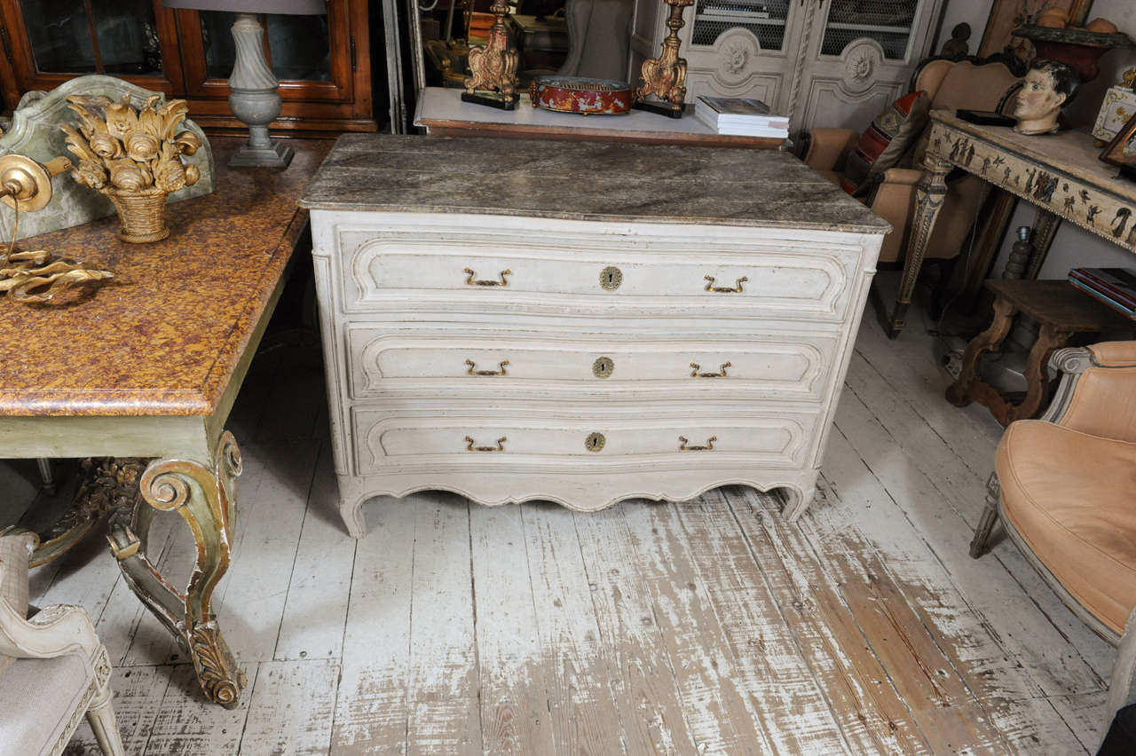 Oak commode, with Ivory coloured patina.
Top recently coloured