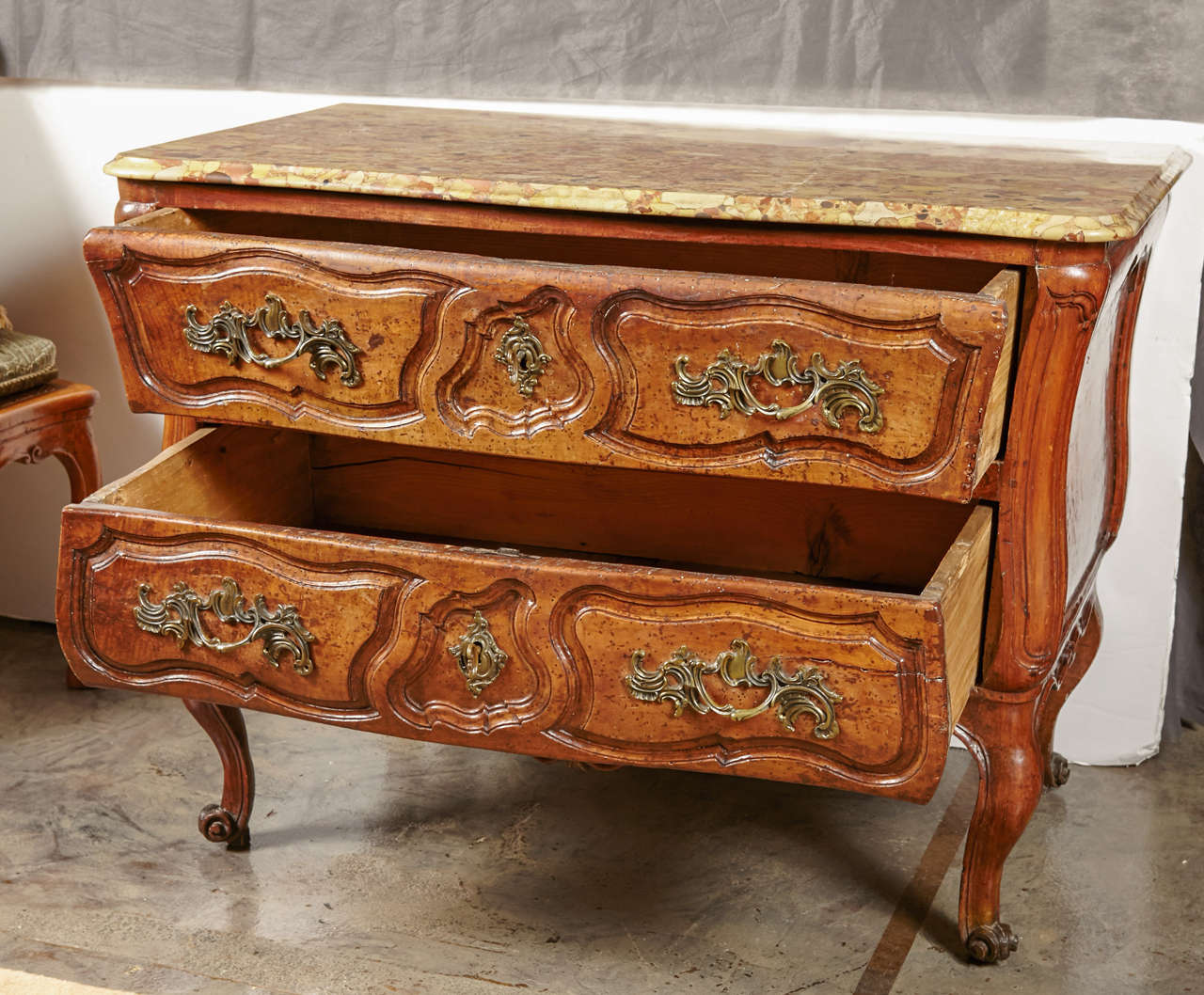 18th Century French, Walnut Marble Top Commode In Excellent Condition For Sale In Dallas, TX