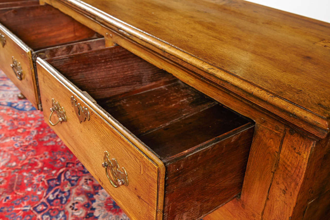 18th Century Queen Anne Welsh Dresser Base In Excellent Condition In Dallas, TX