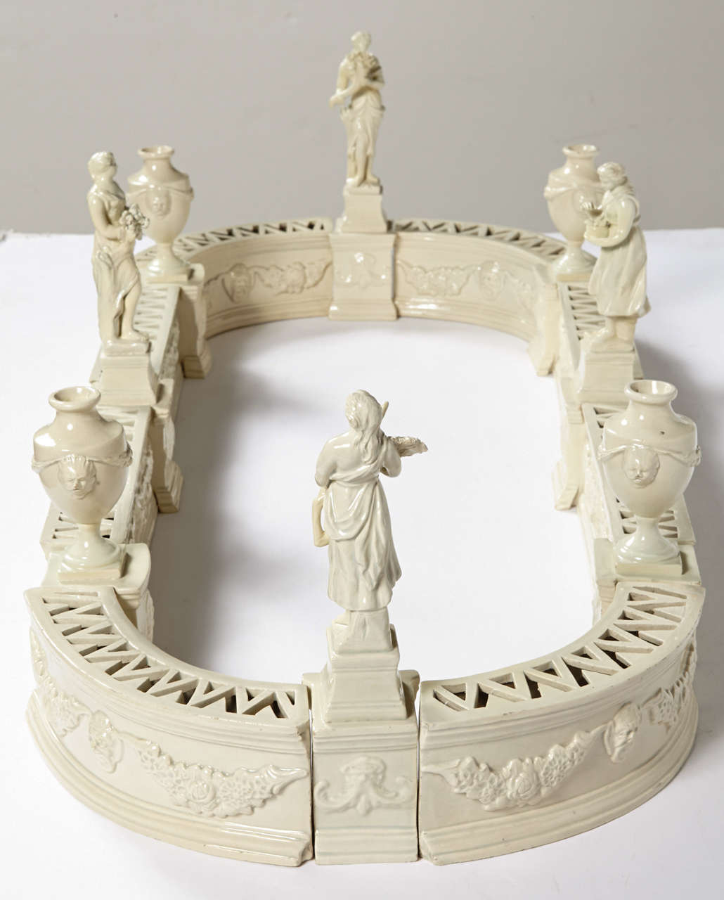 19th Century Italian Porcelain Centerpiece In Excellent Condition For Sale In Dallas, TX
