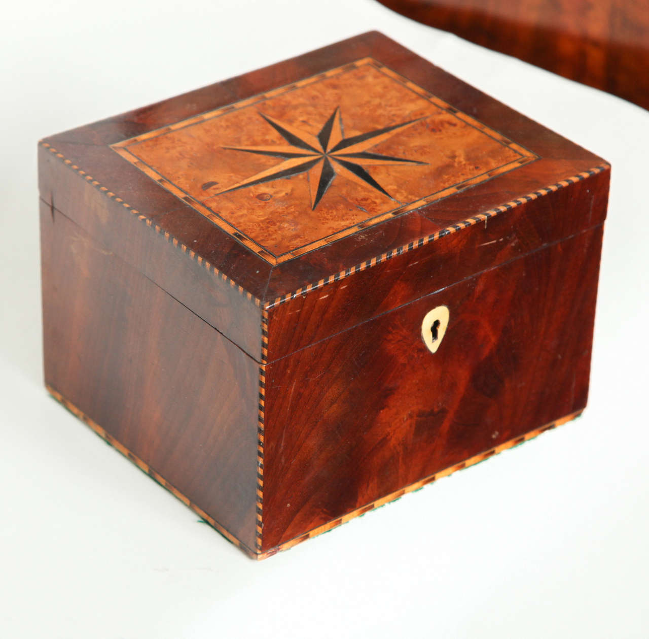 Very fine 18th century Georgian compass star inlaid box, the ebony and boxwood star inlaid on a burr oak panel surrounded by shaded string inlay on a crotch grained mahogany ground, the edges all strung with ebony and box banding and retaining