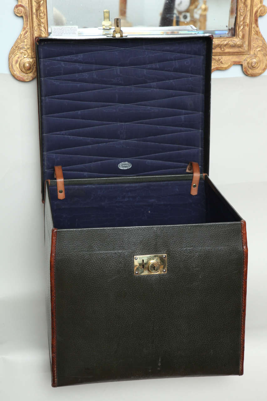 Fine 1920s Luxury Pigskin and Leather Traveling Chest 1