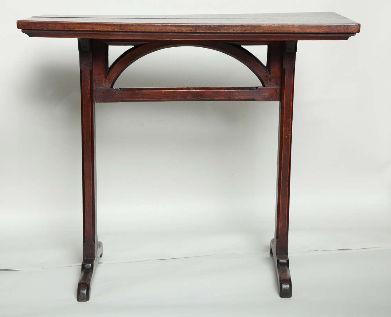 Table pub d'extrémité à tréteaux en anglais