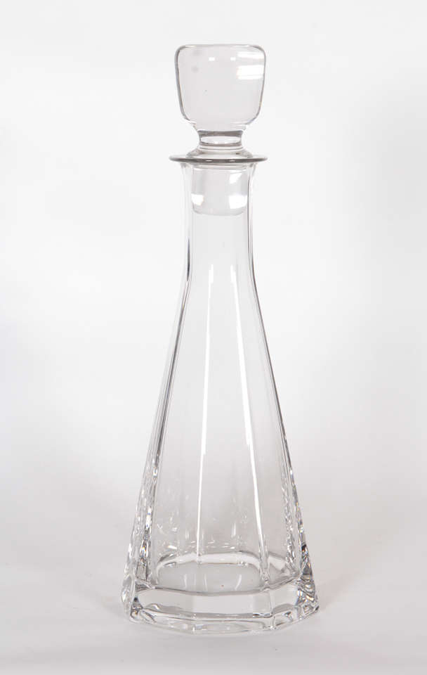 French 1950s crystal carafe with stopper. Very good vintage condition.

Ref #: H1112-03

Dimensions: 13