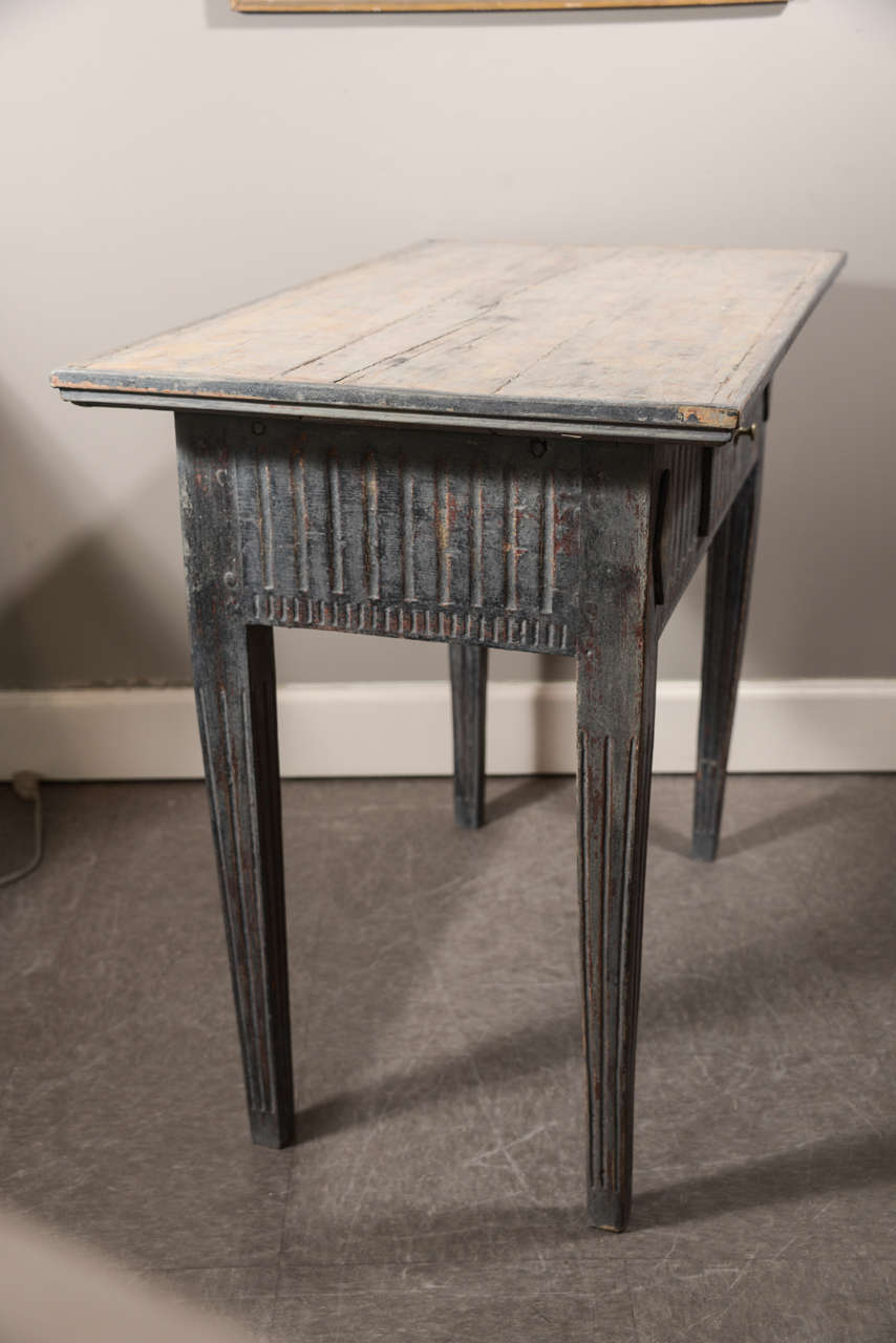 19th Century Charming Painted Side Table from Sweden For Sale