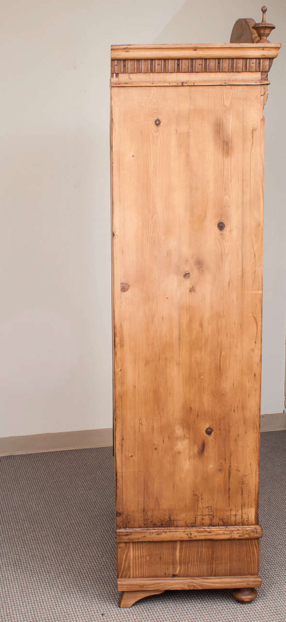 Pine One Door Armoire 3