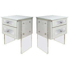 Very Attractive Pair of Midcentury Lucite and White Lacquer Nightstands
