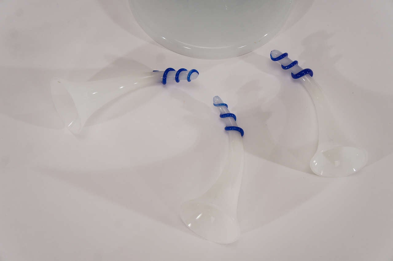 Epergne Richardson del 19° secolo con sei trombe e decorazione a serpente applicata in vendita 2