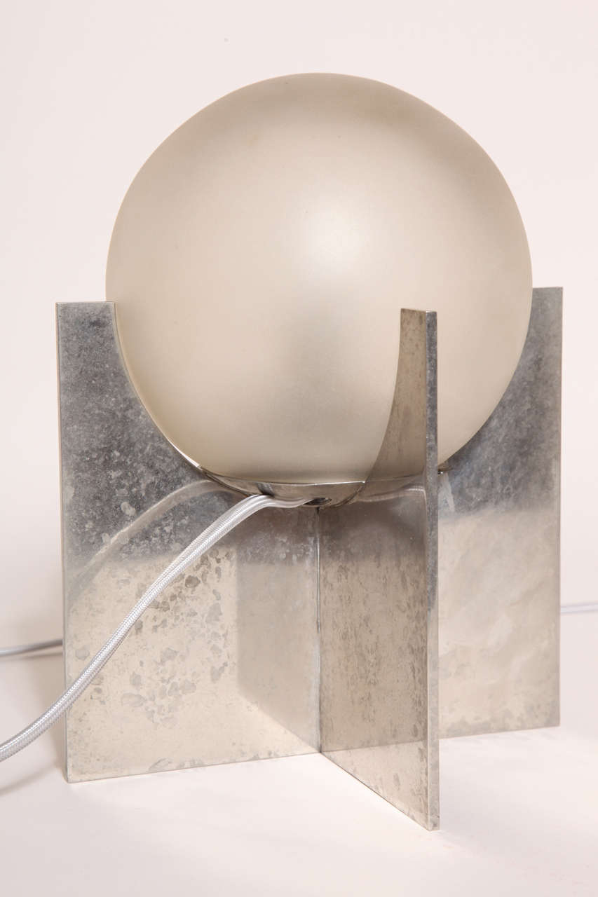 Boris Jean Lacroix, Paar französische Art-Déco-Tischlampen aus Nickel und mattiertem Glas im Angebot 2