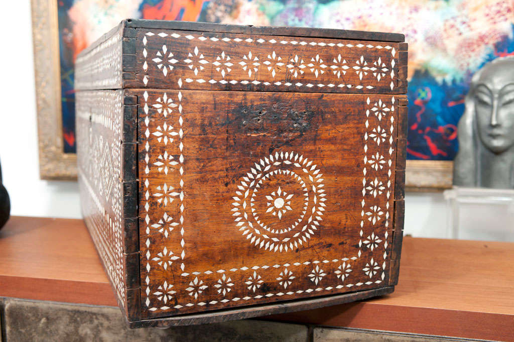 Mother-of-Pearl Egyptien Mother Of Pearl Inlaid Wood Coffer