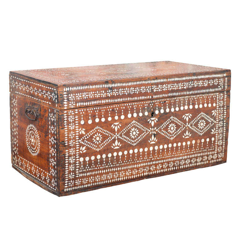Egyptien Mother Of Pearl Inlaid Wood Coffer