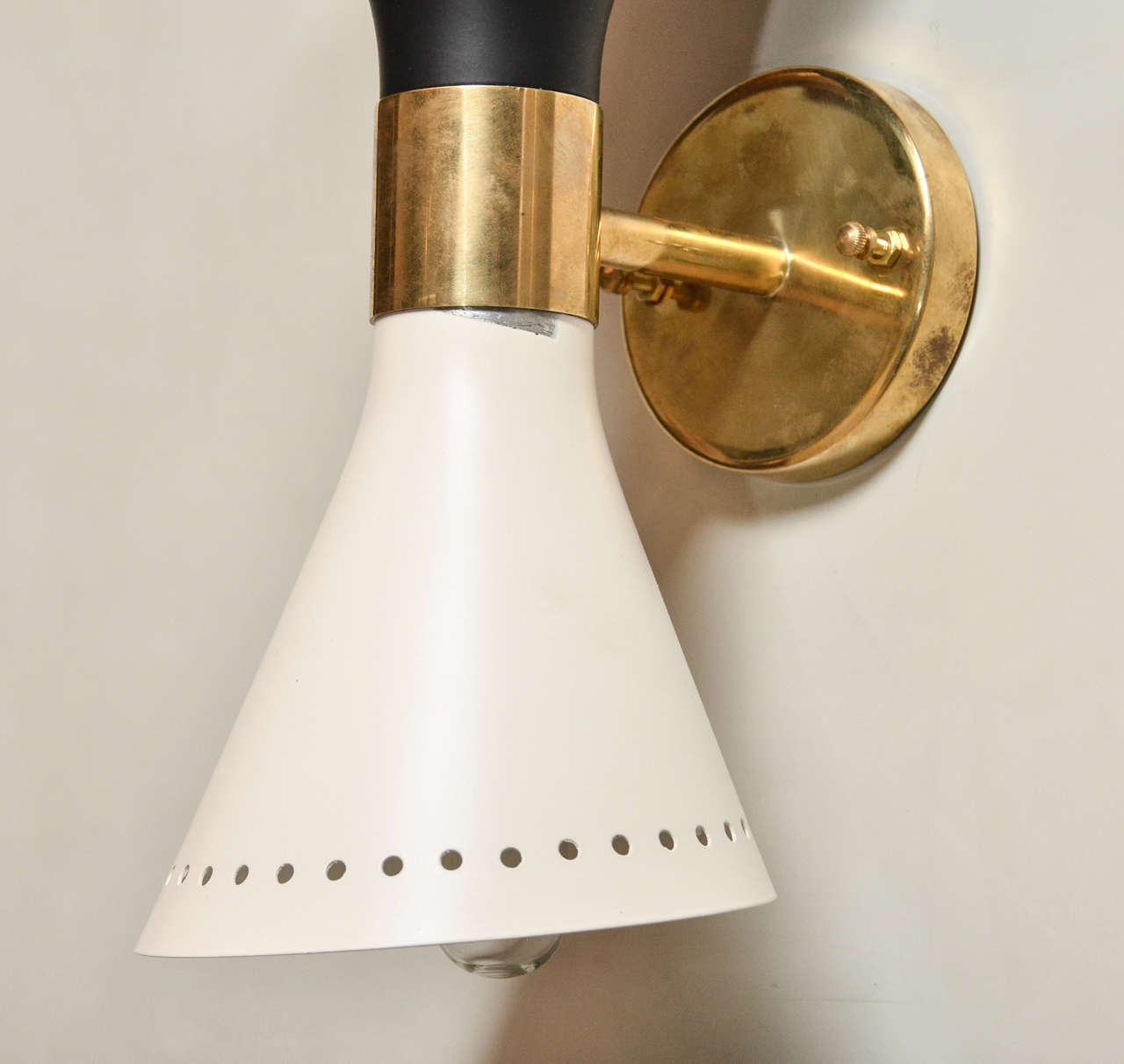 20th Century Pair Of Mid-century Italian Black And White Sconces in the style of Stilnovo