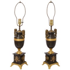 Paire de lampes-urnes néoclassiques françaises du XIXe siècle de style néoclassique