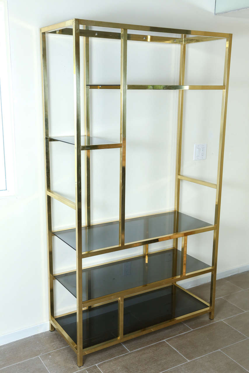 Etagere aus Messing und Glas:: zugeschrieben Milo Baughman
