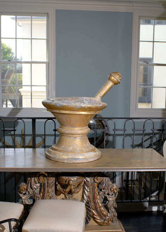 A 19th century gilded pharmacy sign of large dimensions from Pennsylvania made of gold painted zinc and representing pestle and mortar, circa 1850s-1880s.