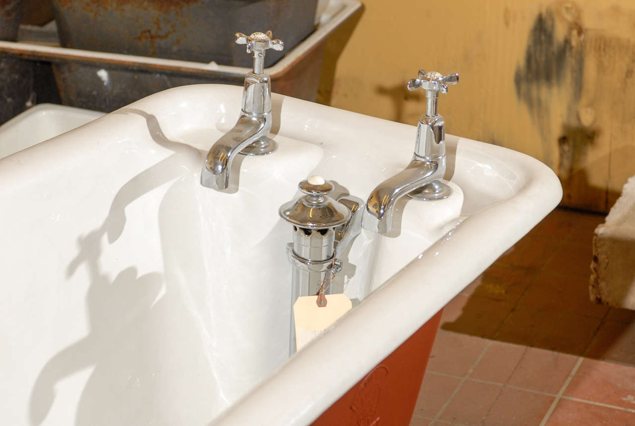 19th Century English Re-enameled Bath Tub For Sale 4
