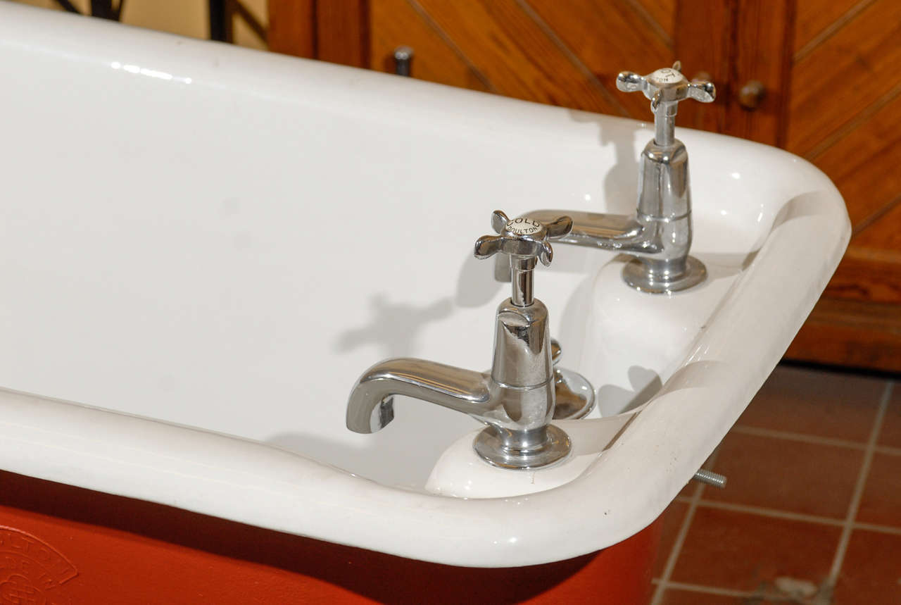 19th Century English Re-enameled Bath Tub For Sale 7