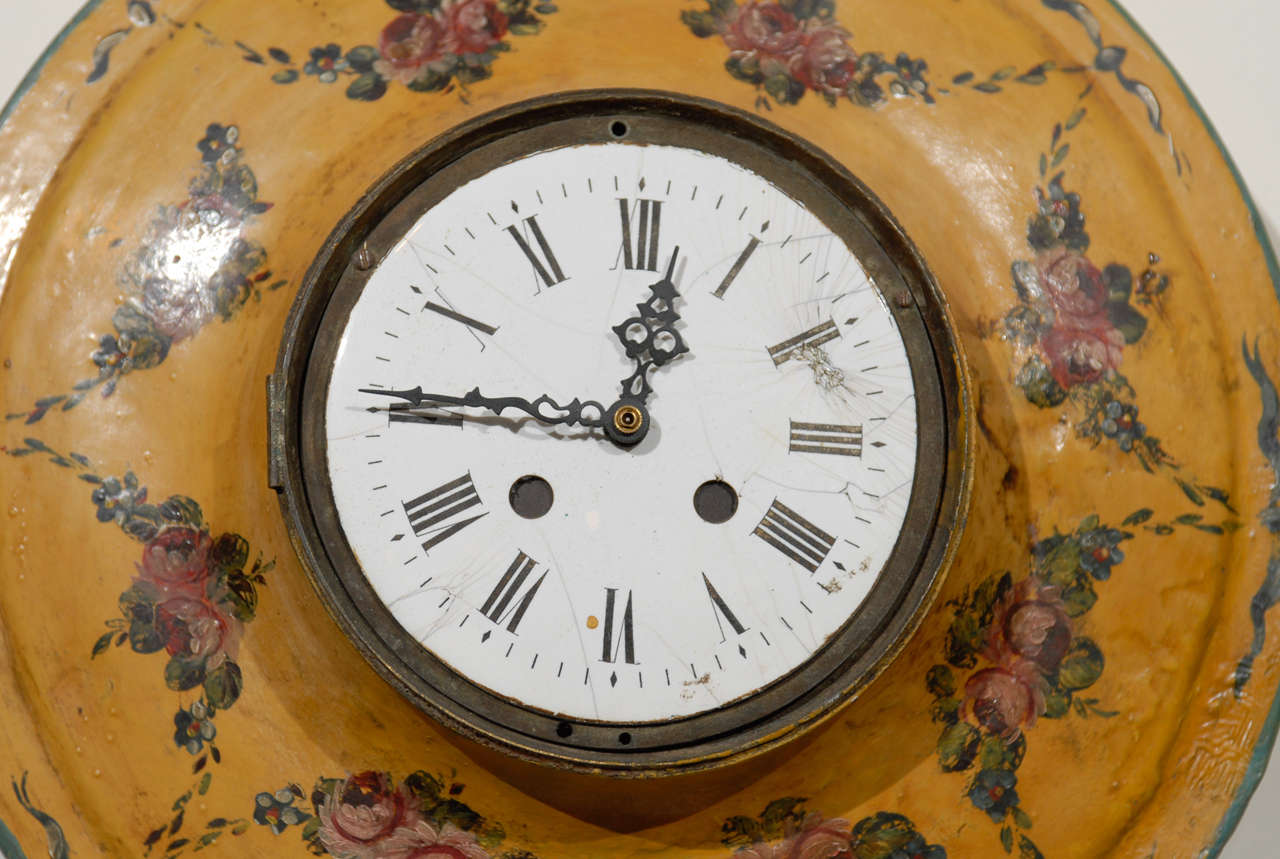 French Pocket-Watch Shaped Wall Hanging Tôle Clock with Floral Décor, circa 1800 In Good Condition For Sale In Atlanta, GA