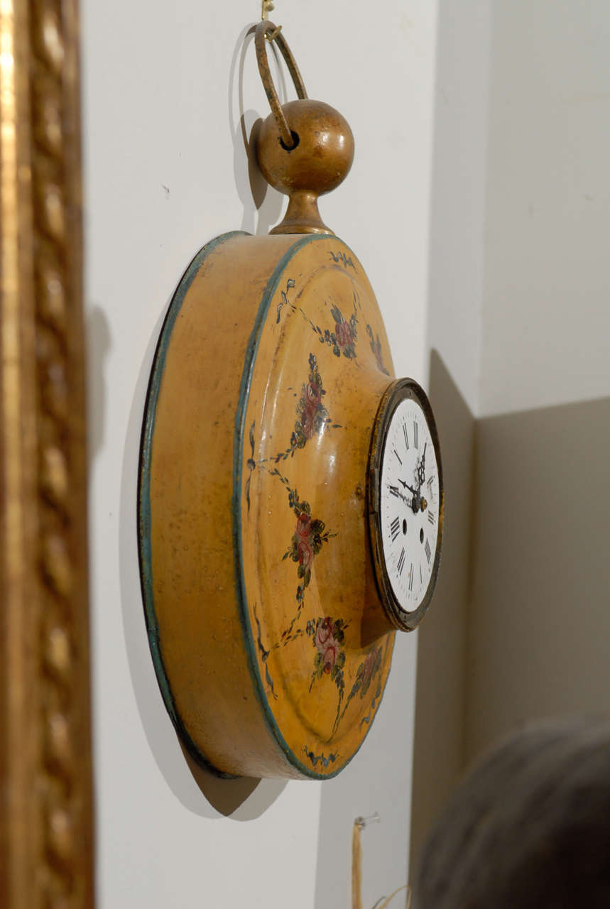French Pocket-Watch Shaped Wall Hanging Tôle Clock with Floral Décor, circa 1800 For Sale 2