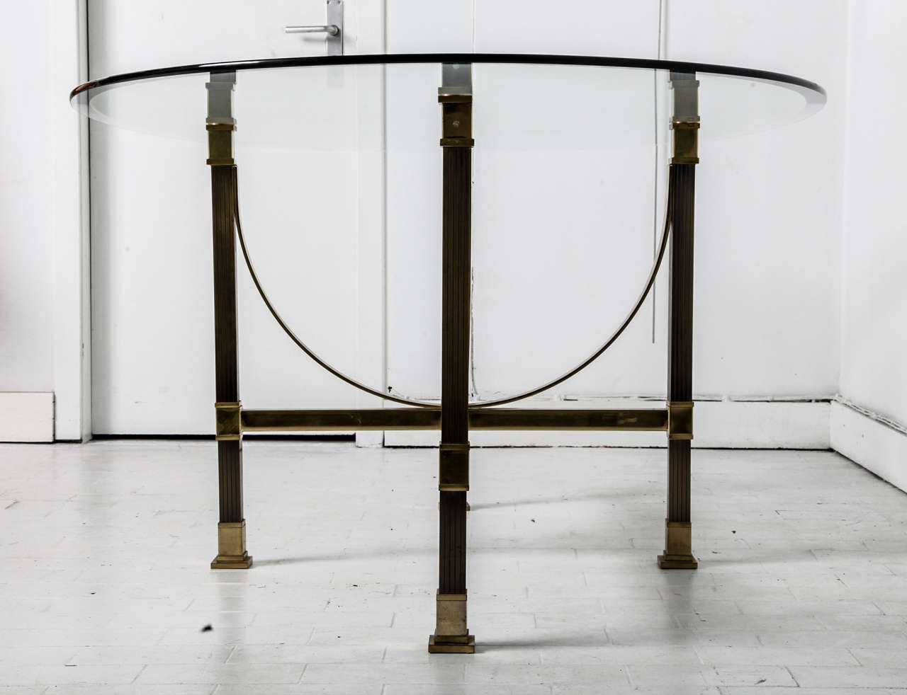 Mid-Century Modern Fine table à manger Ovale en laiton et verre