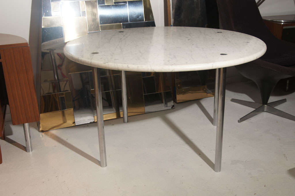 ROUND CENTER TABLE