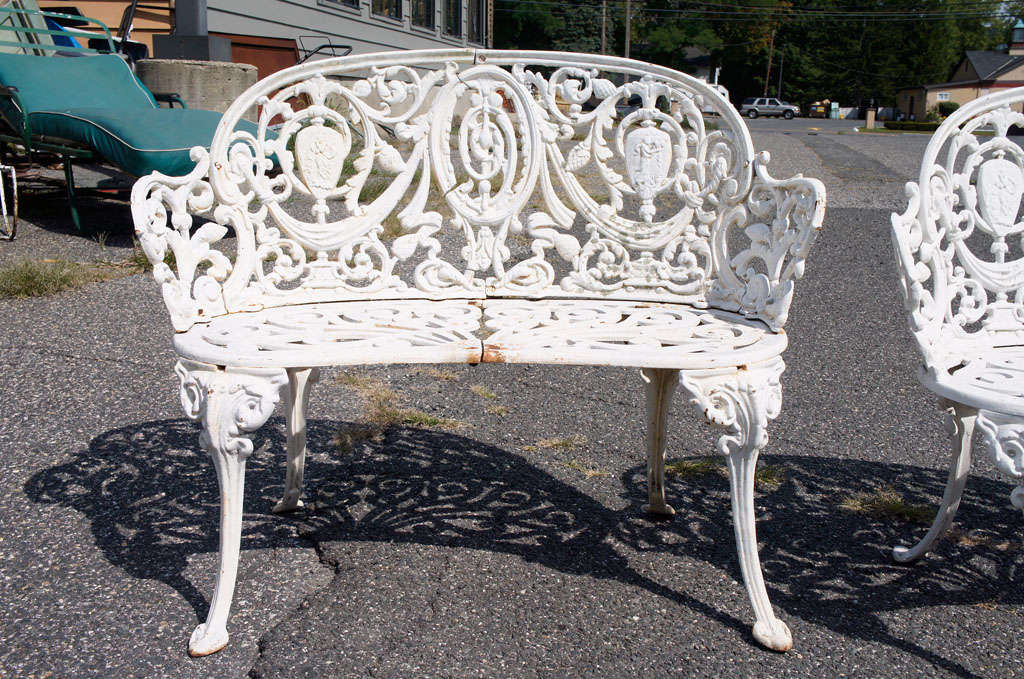 Pair of Painted Garden Settees In Good Condition In Sheffield, MA