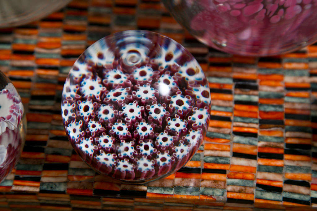 Eine Sammlung von Vintage Art Glass Paperweights