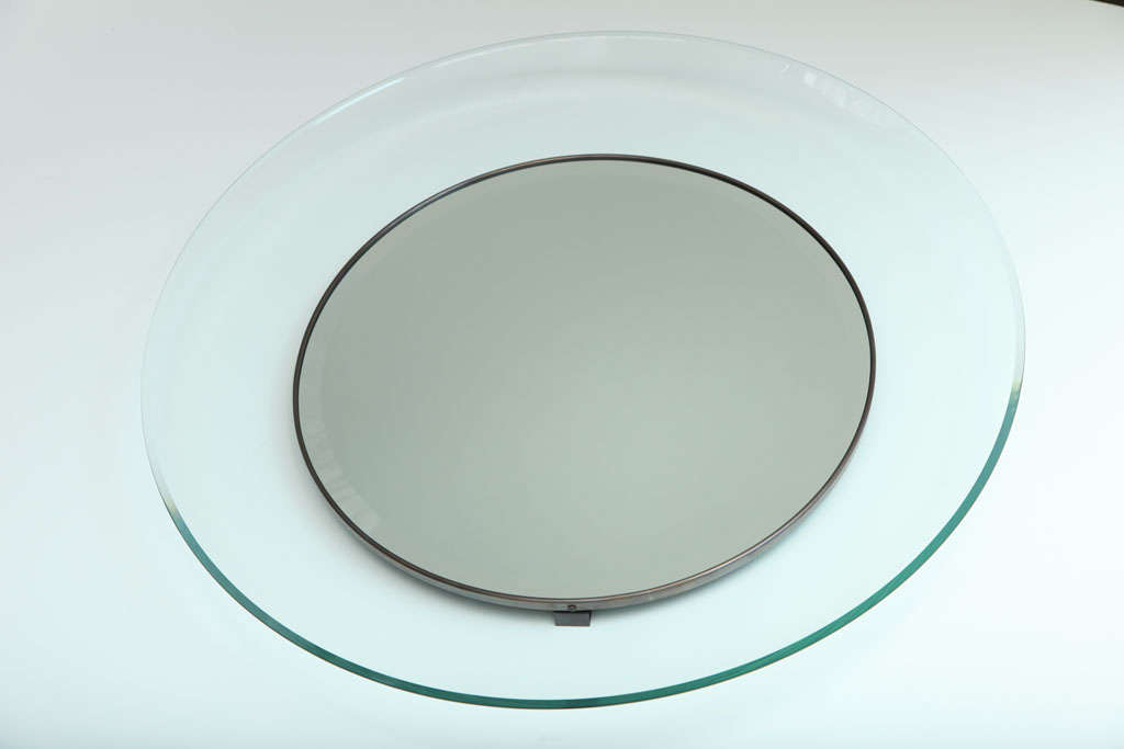 Simple and elegant circular mirror. Clear, crystal surround and metal trim. *To see our entire inventory www.donzella.com