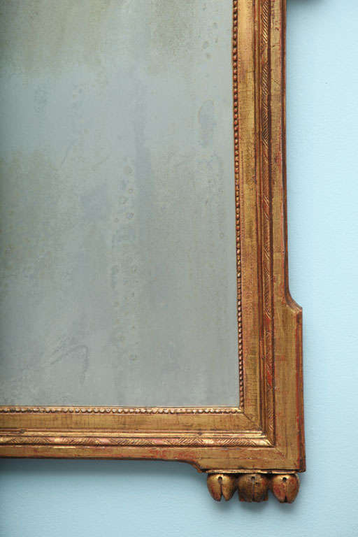 Louis XVI Carved and Gilded Mirror In Good Condition For Sale In New York, NY