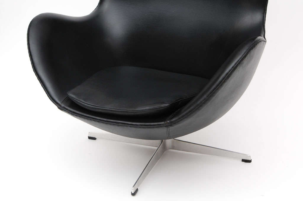 PVC Arne Jacobsen Egg Chair