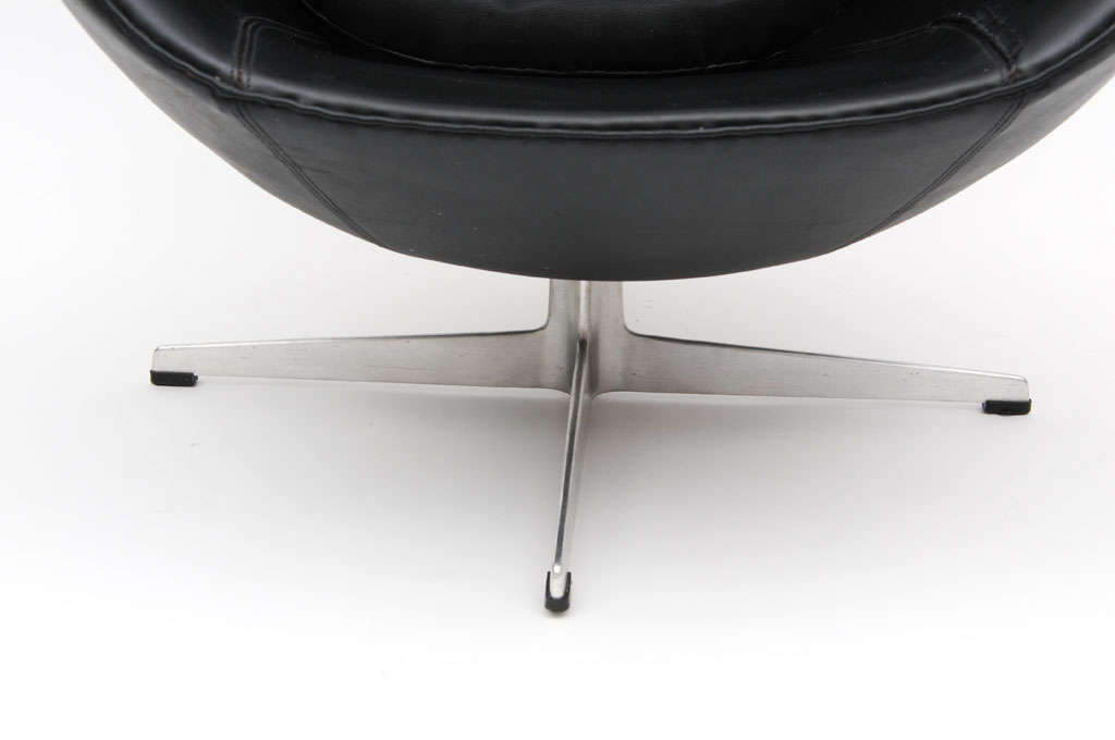Arne Jacobsen Egg Chair 3