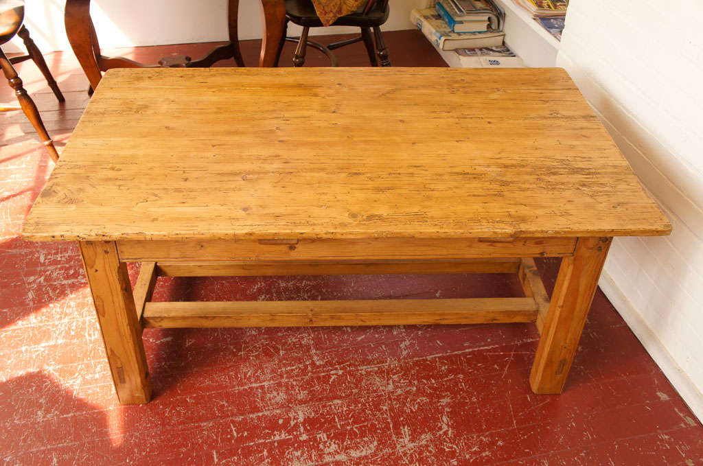 This early Irish pine coffee table would be a perfect piece in front of a sofa. it's surface has a beautiful color and rich patina. There is a small drawer with a simple pull on one end.