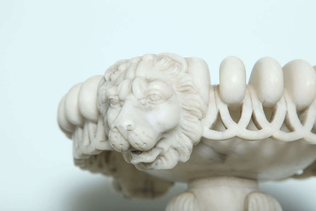 Fine Alabaster Tazza, Italy, Late 19th Century For Sale 3