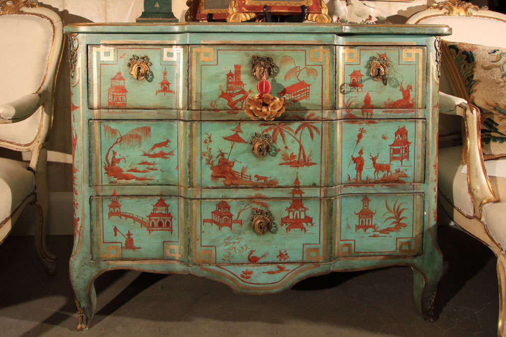Faithful reproduction of an 18th century Louis XV chest with a blue painted base colour and red chinoisrie decorations. The drawers are lined with vintage Fortuny fabric.
