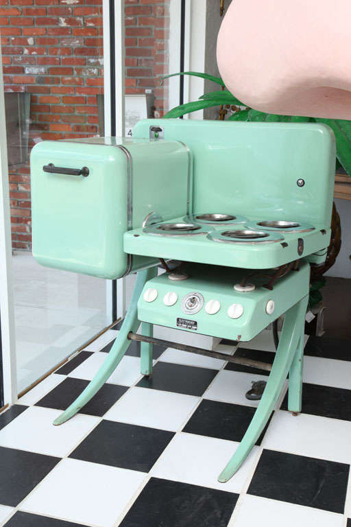 Fabulous and fantastic 1939 Electro Chef stove and oven, in working order.